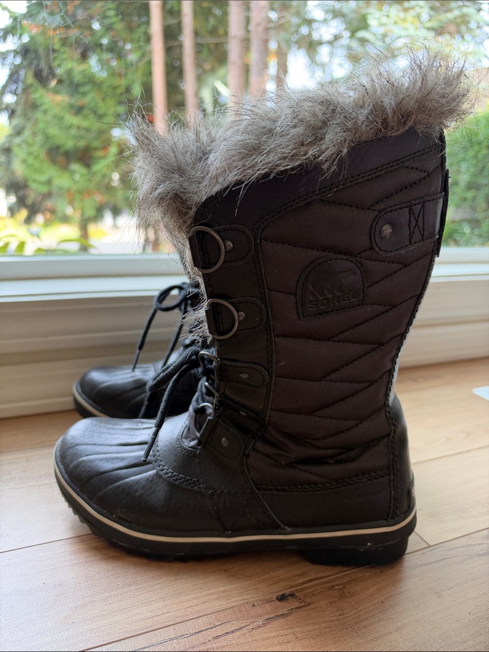 Sorel Woman Brown Faux-Fur Lace Winter Boots